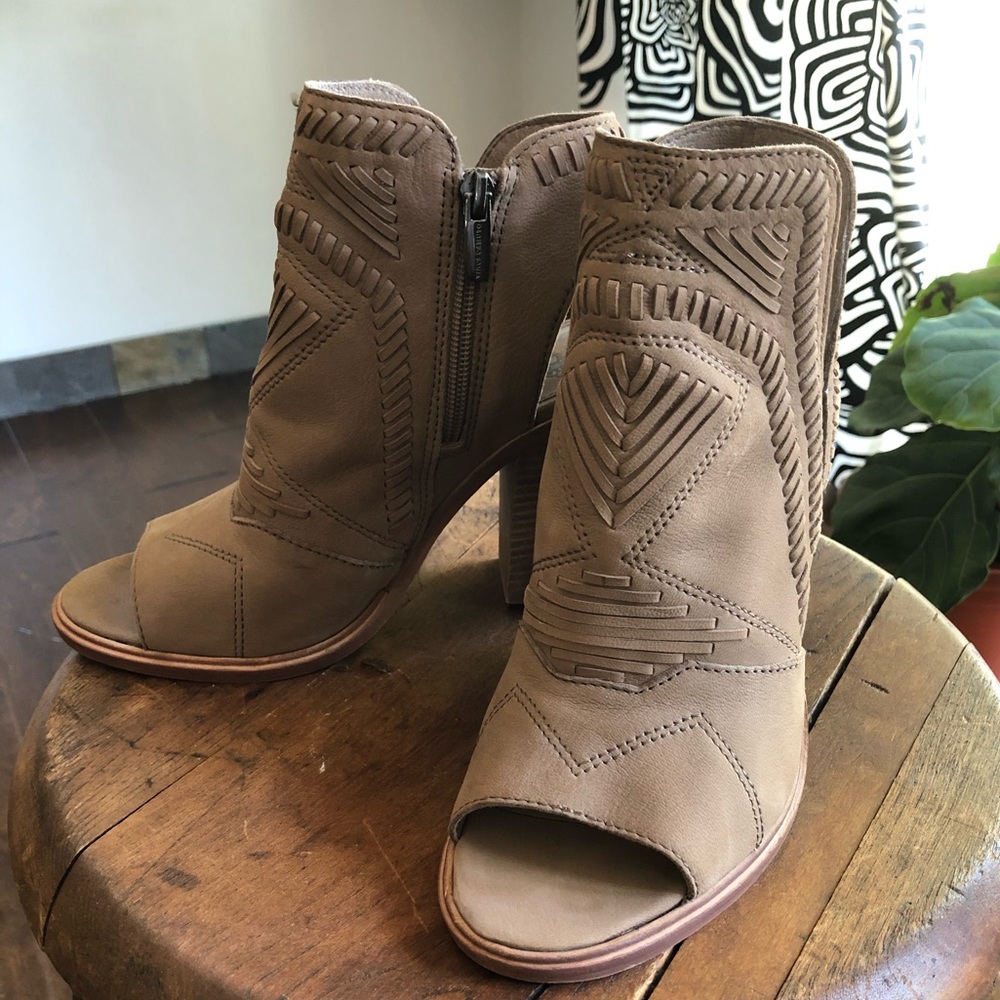 Vince Camuto Karinta block heal